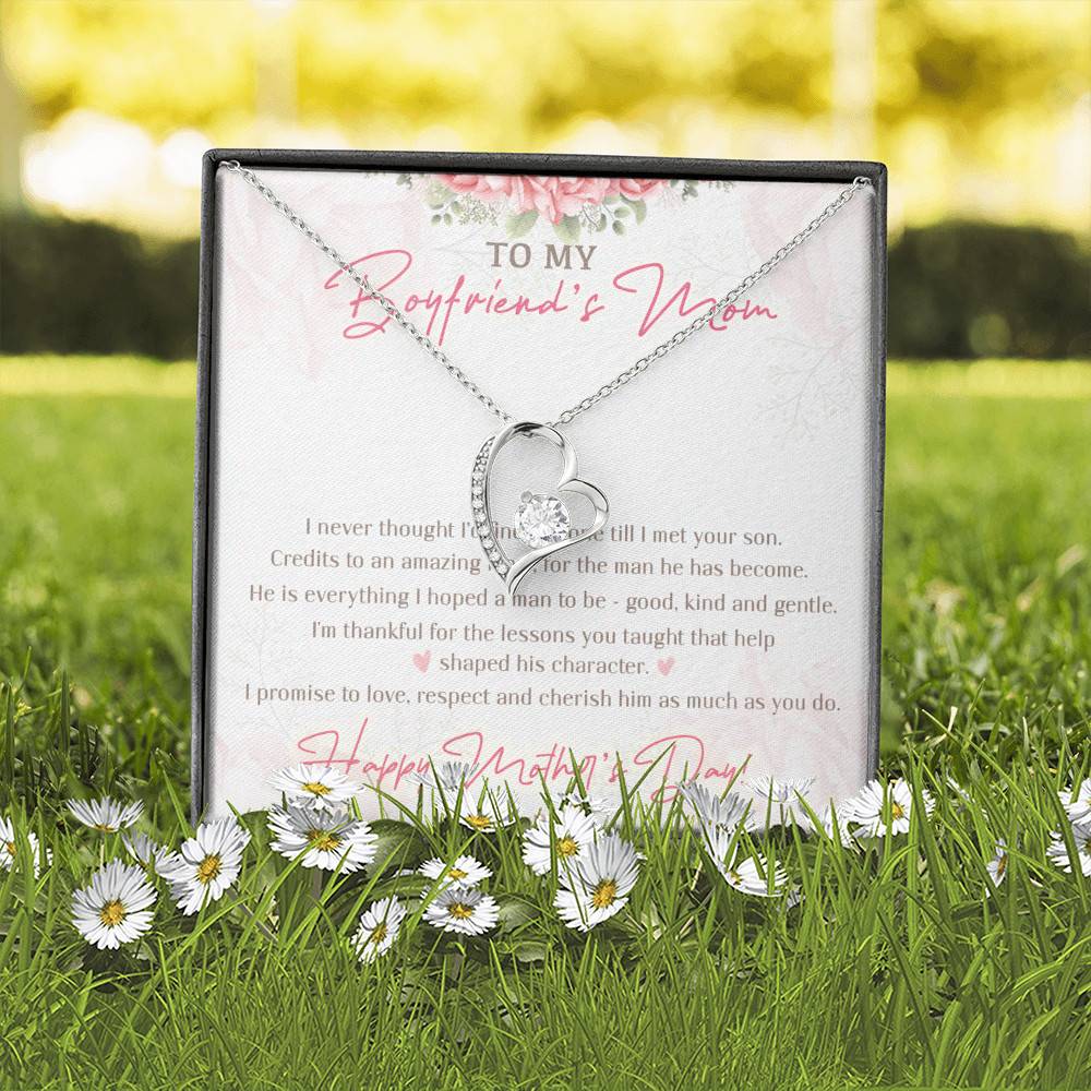 To My Boyfriend's Mom I Never Thought I'd Find The One Till I Met Your Son Forever Love Heart Pendant Necklace To My Boyfriend's Mom I Never Thought I'd Find The One Till I Met Your Son Forever Love Heart Pendant Necklace