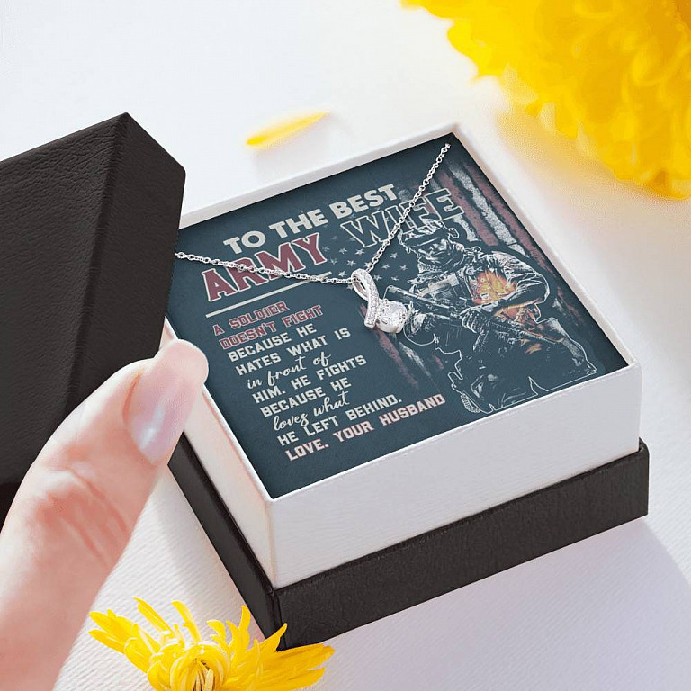 To The Best Army Wife A Soldier Fights Because He Loves What He Left Behind Alluring Beauty Pendant Necklace