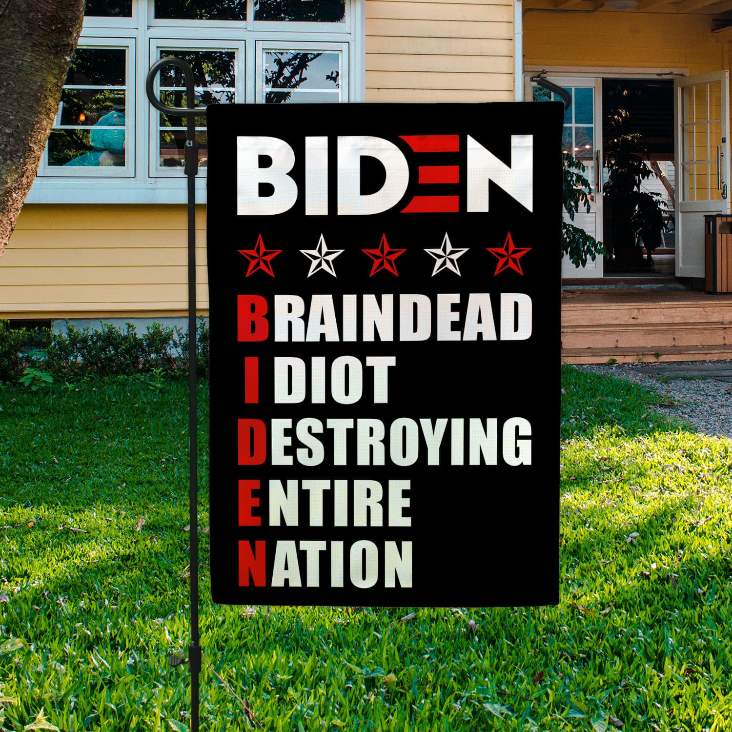 13 HG uu tien. Braindead Idiot_30x40 Garden Flag Mockup 3