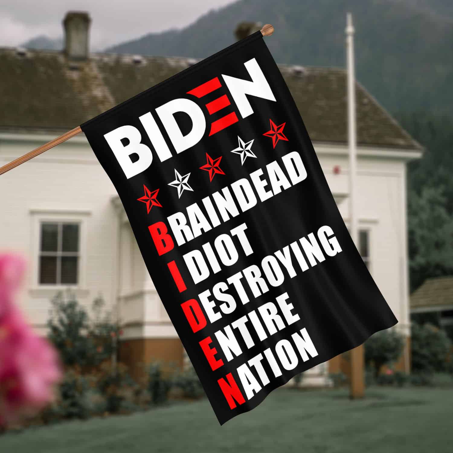 13 HG uu tien. Braindead Idiot_30x40 House Flag Mockup 4