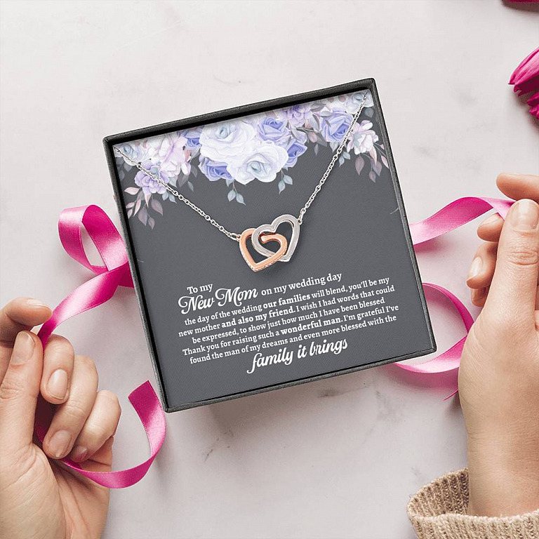 To My New Mom On My Wedding Day You'll Be My New Mother And Also My Friend Interlocking Hearts Pendant Necklace - Mother In Law Gift