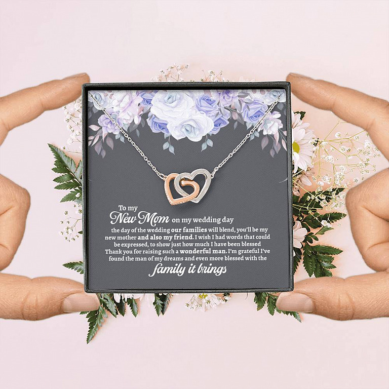 To My New Mom On My Wedding Day You'll Be My New Mother And Also My Friend Interlocking Hearts Pendant Necklace - Mother In Law Gift