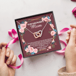To My Girlfriend's Mom Interlocking Hearts Pendant Necklace - Mother's Day Gift For Girlfriend's Mom