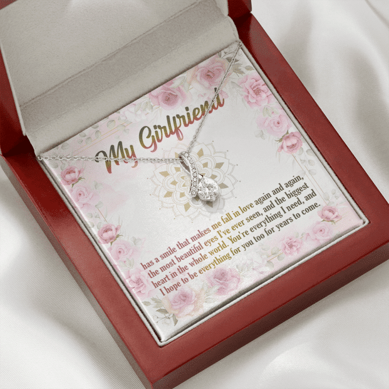 My Girlfriend Has A Smile That Makes Me Fall In Love Again And Again Valentines Day Alluring Beauty Necklace