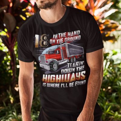 Alternative view of 18 Wheels In The Hand 18 On The Ground Tearing Down The HighWays Print On Back T-Shirt