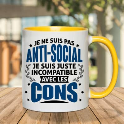 Alternative view of Je Ne Suis Pas Anti-Social Je Suis Juste Incompatible Avec Les Cons Mug - Accent Mug